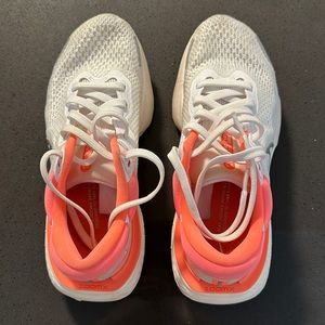 Nike ZOOMX Invincible Run Fly Knit, Women’s 8US